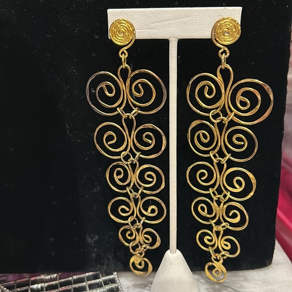 Incredible Artisan VintageShoulder Dusting Swirly Earrings-Boutique - Picture 3 of 6